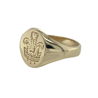 Bring heritage, pride, and timeless style to your collection with this pre-owned 9ct yellow gold Welsh Three Feathers oval signet ring—a classic design celebrating Welsh tradition and identity.

Design: The ring features the iconic Welsh Three Feathers emblem engraved on an oval-shaped face, representing courage, loyalty, and honour. Its polished finish enhances the fine detailing of the design, giving it a distinguished and meaningful appearance.