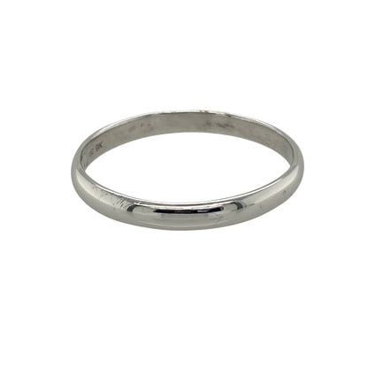 Bring heartfelt meaning and elegant simplicity to your collection with this pre-owned 9ct white gold Clogau Cariad wedding band ring—a timeless piece symbolising love and devotion.

Design: The ring features a classic 2mm wide band with a smooth, polished finish and the word “Cariad”—Welsh for “beloved”—engraved on the inside, adding a personal and romantic touch.