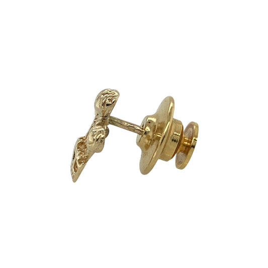 Bring heritage, elegance, and subtle sophistication to your collection with this pre-owned 9ct gold Welsh Three Feathers tie pin—a refined accessory that adds a touch of tradition and pride to any formal look.

Design: The tie pin features the iconic Welsh Three Feathers emblem, symbolising courage, honour, and loyalty. The polished gold finish enhances the fine detailing, creating a timeless and distinguished appearance.