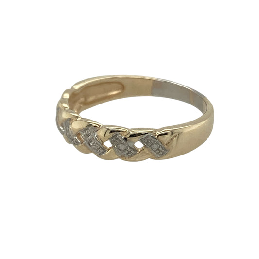 Bring subtle sparkle and elegant texture to your collection with this pre-owned 9ct yellow gold diamond plaited band ring—a refined design that combines timeless style with delicate detailing.

Design: The ring features an intricate plaited pattern across the front, accentuated with sparkling diamonds that add a touch of brilliance and sophistication. The woven design symbolises unity and connection, giving the piece both beauty and meaning.