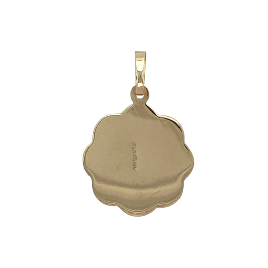 Bring faith, protection, and timeless style to your collection with this pre-owned 9ct yellow gold scalloped edge St Christopher round pendant—a beautifully crafted piece symbolising safe travels and guidance.

Design: The pendant features a finely detailed depiction of St Christopher, the patron saint of travellers, framed by an elegant scalloped edge that adds texture and sophistication to the classic round design.