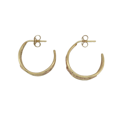 Bring elegance, warmth, and symbolic beauty to your collection with these pre-owned 9ct yellow and rose Welsh gold Vine of Life half hoop stud earrings—a graceful design inspired by nature and renewal.

Design: The earrings feature Clogau’s signature Vine of Life motif, with intertwining vines of yellow and rose gold symbolising growth, strength, and connection. The half-hoop shape offers a timeless and flattering look suitable for any occasion.