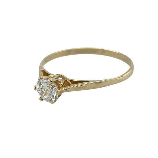 Bring refined simplicity and timeless sparkle to your collection with this pre-owned 9ct yellow gold cubic zirconia solitaire ring, combining classic elegance with understated brilliance—perfect for everyday wear or special occasions.

Design: The ring features a single round cubic zirconia measuring 5mm in diameter, offering a radiant sparkle that catches the light beautifully for a classic solitaire look.