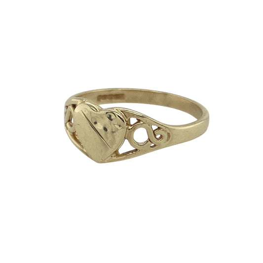 Bring delicate charm and classic style to your collection with this pre-owned 9ct yellow gold patterned heart signet ring, combining timeless sentiment with elegant detail—perfect for everyday wear or as a meaningful keepsake.

Design: The ring features a heart-shaped face measuring 6mm high, adorned with a subtle patterned design that adds texture and a touch of individuality.