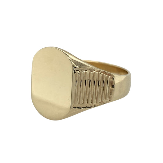 Bring bold elegance and timeless style to your collection with this pre-owned 9ct yellow gold plain face signet ring, combining classic design with subtle detailing—perfect for statement wear or everyday sophistication.

Design: The ring features a plain oval face measuring 16mm high, complemented by textured patterned shoulders that add depth and character to the design.
