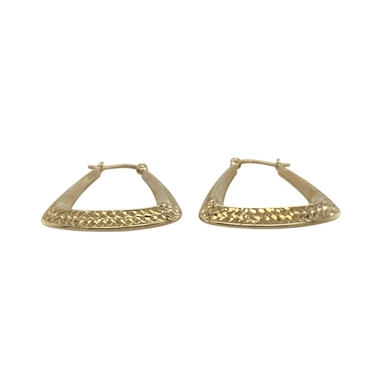 Bring elegant flair and subtle detail to your collection with these pre-owned 9ct yellow gold patterned handbag creole earrings, combining classic design with a touch of modern charm—perfect for both everyday wear and special occasions.

Design: The earrings feature a stylish handbag-shaped creole design with delicate patterning on one side, adding texture and visual interest while maintaining a timeless silhouette.