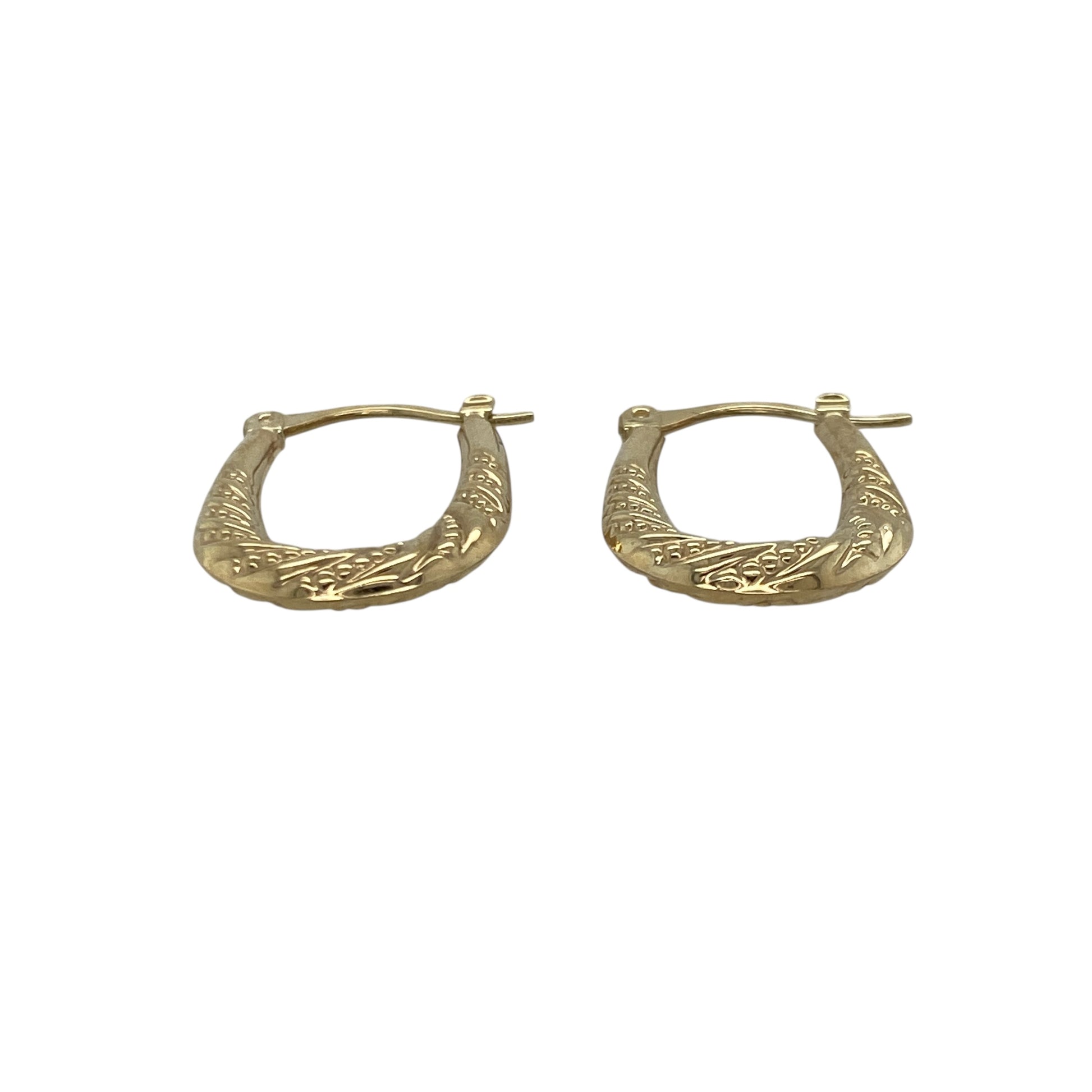 Bring subtle elegance and classic charm to your collection with these pre-owned 9ct yellow gold patterned oval creole earrings, combining timeless design with delicate detail—perfect for everyday wear or refined occasions.

Design: Each earring features an oval creole shape adorned with a fine patterned finish, adding texture and a touch of sophistication to this traditional style.