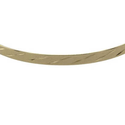 Bring radiant texture and classic sophistication to your collection with this pre-owned 9ct yellow solid gold diamond-cut patterned bangle, combining timeless elegance with a touch of refined sparkle—perfect for everyday wear or special occasions.

Design: The bangle features a 4mm-wide band with a detailed diamond-cut pattern that reflects the light beautifully, adding brilliance and depth to its polished finish.
