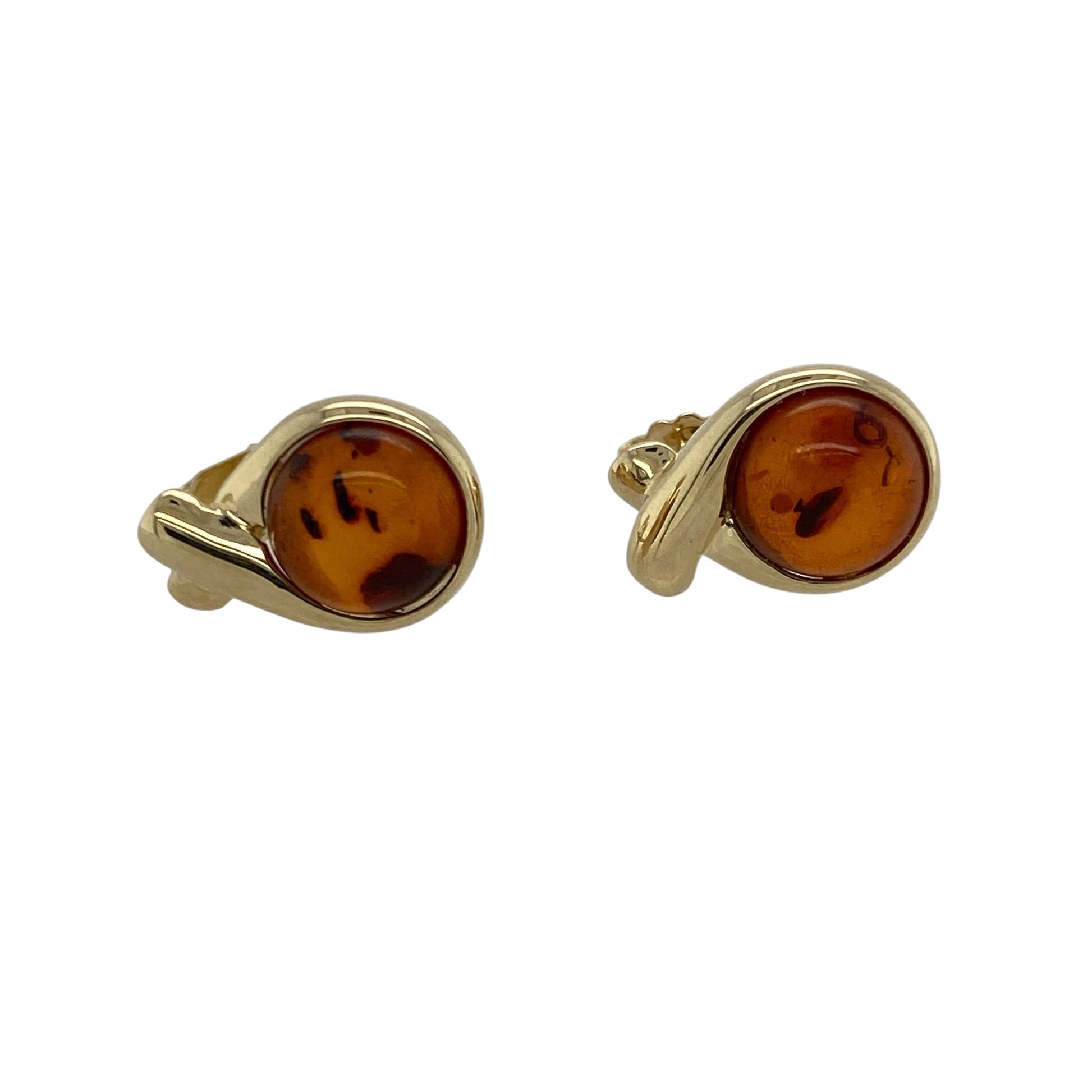 Bring warm colour and vintage-inspired elegance to your style with these pre-owned 9ct yellow gold and amber twist stud earrings—perfect for adding a touch of natural beauty to any look.

Design: Each earring showcases an 8mm amber stone held within an elegant twisted gold frame, highlighting the stone’s rich golden-brown tones and natural inclusions. The twist design adds movement and sophistication to this classic style.