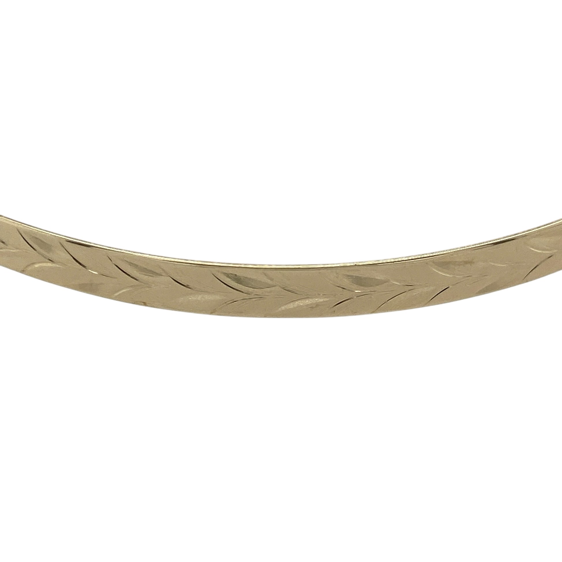 Bring timeless sophistication and subtle detail to your look with this pre-owned 9ct solid yellow gold patterned bangle—perfect for everyday elegance or special occasions.

Design: The bangle features a refined 4mm-wide band with an intricate patterned finish, adding texture and understated character to a classic silhouette. Its polished edges provide a smooth and comfortable fit.
