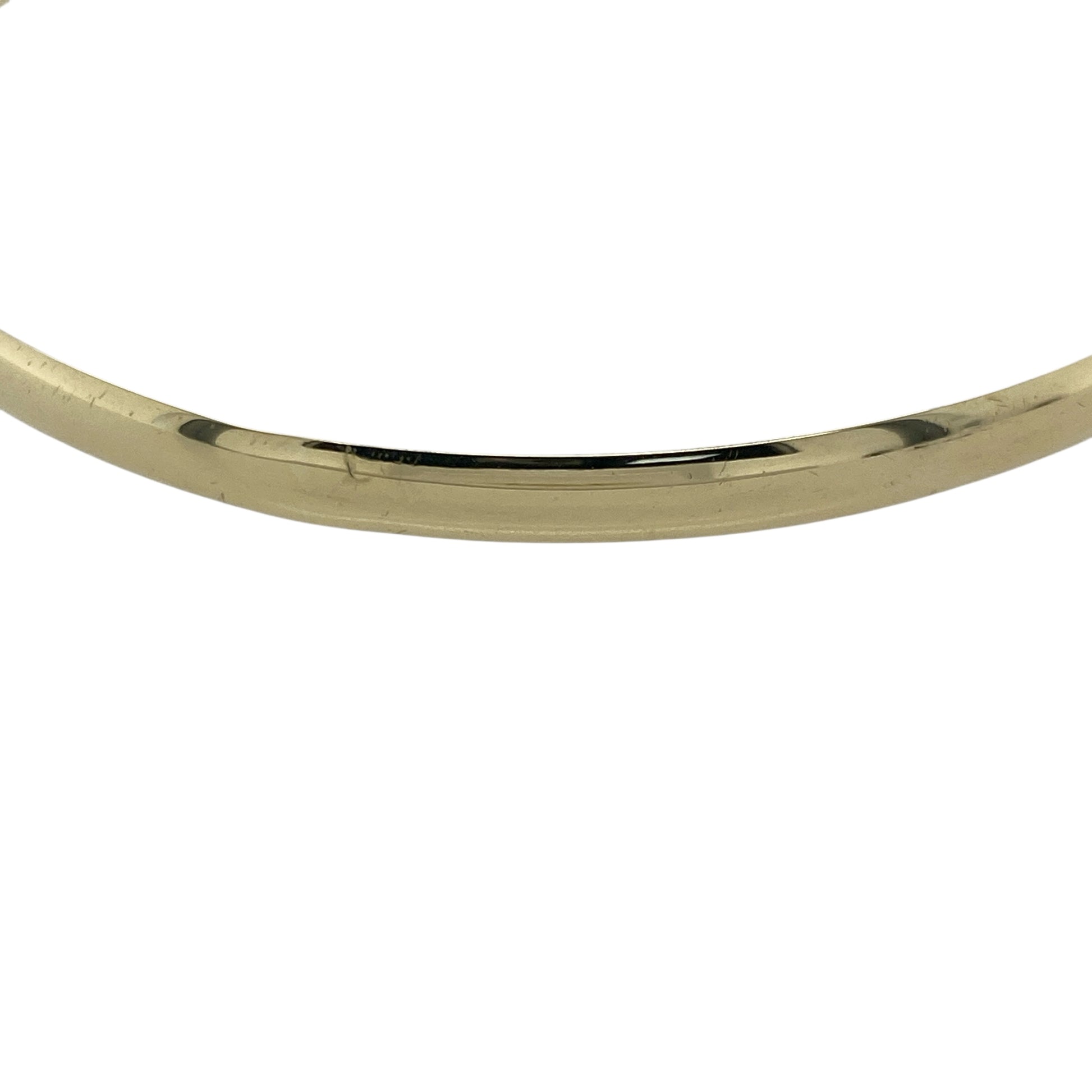 Bring sleek simplicity and timeless elegance to your look with this pre-owned 9ct yellow solid gold plain bangle—perfect for everyday wear or pairing with other gold pieces.

Design: The bangle features a smooth, polished 4mm-wide band with a classic plain finish, offering a minimalist and versatile style that complements any outfit.
Material: Made from solid 9-carat yellow gold, the rich tone provides lasting shine and durability for years of wear.