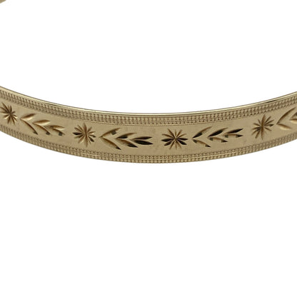 Bring classic style and practical elegance to your collection with this pre-owned 9ct yellow solid gold patterned expanding bangle—perfect for adding a touch of timeless sophistication to any look.

Design: The bangle features a 7mm-wide band with an intricate patterned finish, giving it texture and visual appeal while maintaining a refined and elegant profile. The expanding design allows for an adjustable fit, combining beauty with versatility.
