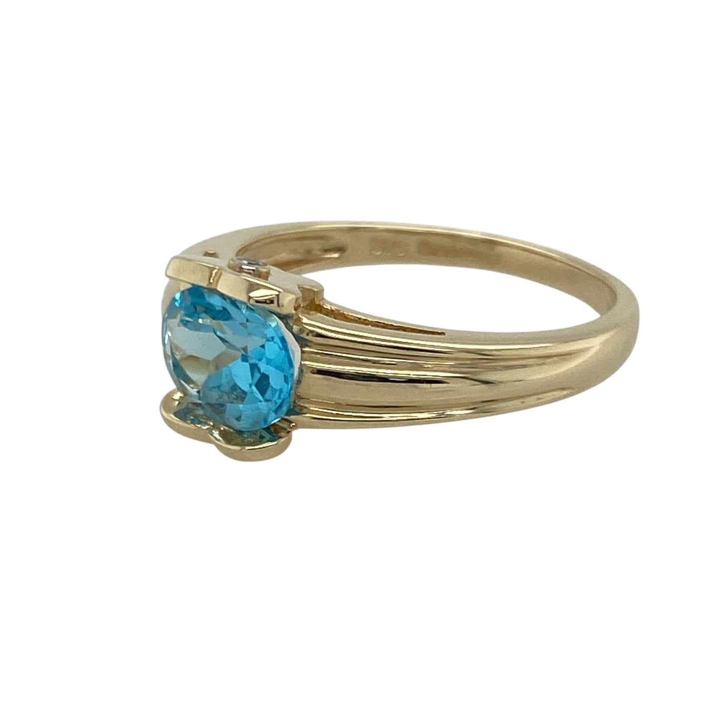 Bring playful elegance and a touch of sparkle to your collection with this pre-owned 9ct yellow gold diamond and blue topaz set butterfly ring—perfect for adding colour and charm to any look.

Design: The ring features a striking 8mm by 6mm oval-cut blue topaz at the centre, radiating vibrant sky-blue tones. Above and below the topaz, delicate butterfly motifs are each set with a small diamond, adding whimsical sparkle and graceful detail.
Material: Made from 9-carat yellow gold