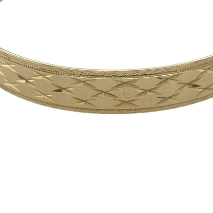 Bring bold elegance and timeless craftsmanship to your collection with this pre-owned 9ct solid yellow gold diamond-cut patterned expanding bangle—perfect for making a luxurious statement on any occasion.

Design: The bangle features a 9mm-wide band with an intricate diamond-cut pattern that catches the light beautifully, adding brilliance and texture to its classic form. The expanding design allows for a comfortable and flexible fit while maintaining a polished and sophisticated appearance.