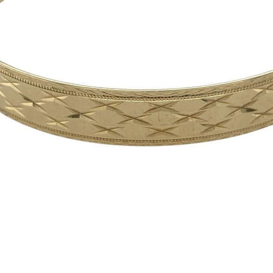 Bring bold elegance and timeless craftsmanship to your collection with this pre-owned 9ct solid yellow gold diamond-cut patterned expanding bangle—perfect for making a luxurious statement on any occasion.

Design: The bangle features a 9mm-wide band with an intricate diamond-cut pattern that catches the light beautifully, adding brilliance and texture to its classic form. The expanding design allows for a comfortable and flexible fit while maintaining a polished and sophisticated appearance.