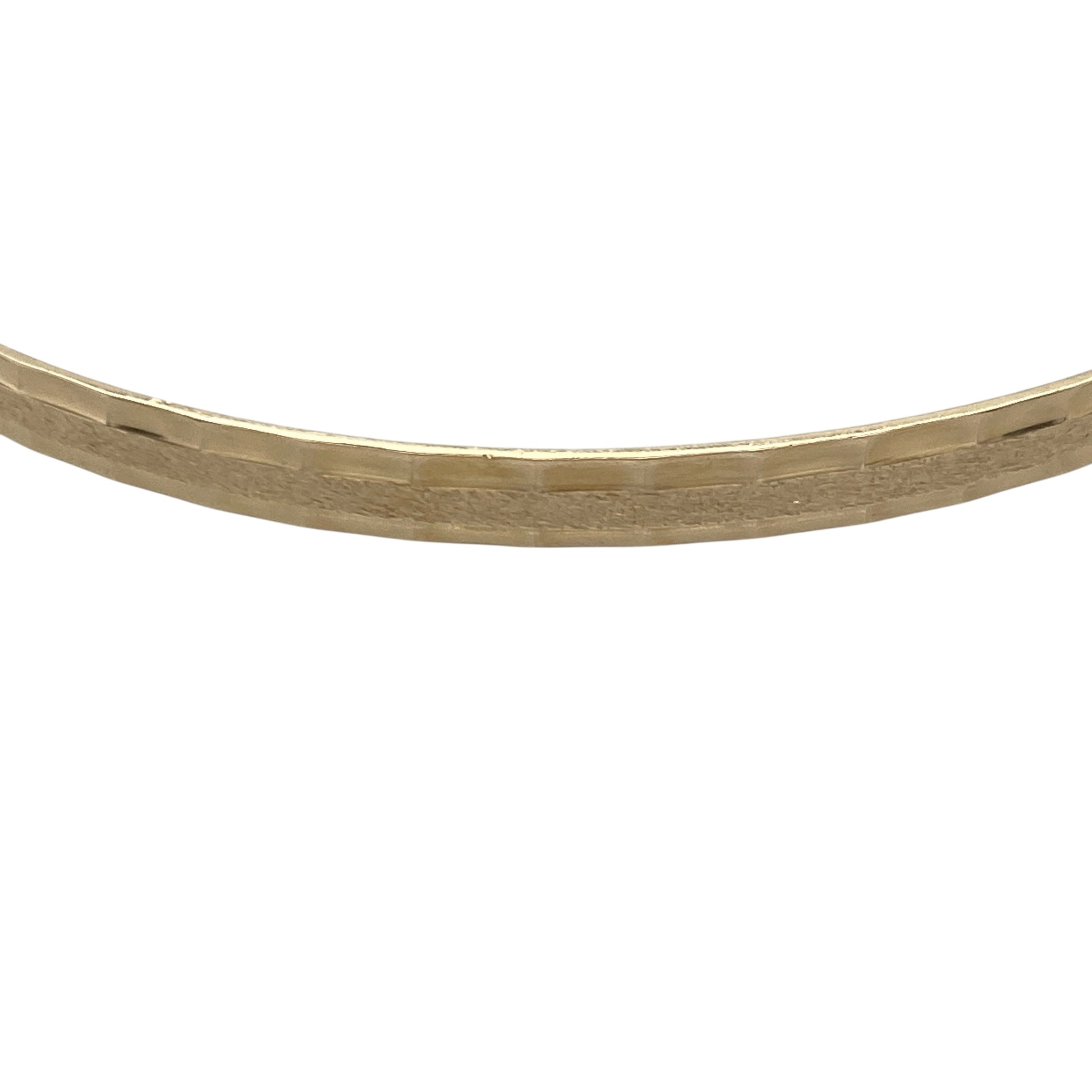 Bring understated elegance and subtle texture to your collection with this pre-owned 9ct yellow solid gold patterned bangle — a refined accessory that adds a touch of sophistication to any look.

Design: The bangle features a delicately patterned finish along its surface, offering a beautiful play of light and a timeless decorative appeal.
Material: Made from solid 9-carat yellow gold, the warm tone enhances the intricate detailing and gives the piece a luxurious yet versatile charm.