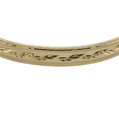 Add timeless charm and versatility to your collection with this pre-owned 9ct yellow solid gold patterned expanding bangle — a beautiful piece that combines classic design with practical elegance.

Design: The bangle features an intricate patterned finish across its surface, adding texture and visual interest, while the expanding mechanism ensures both comfort and flexibility for the wearer.