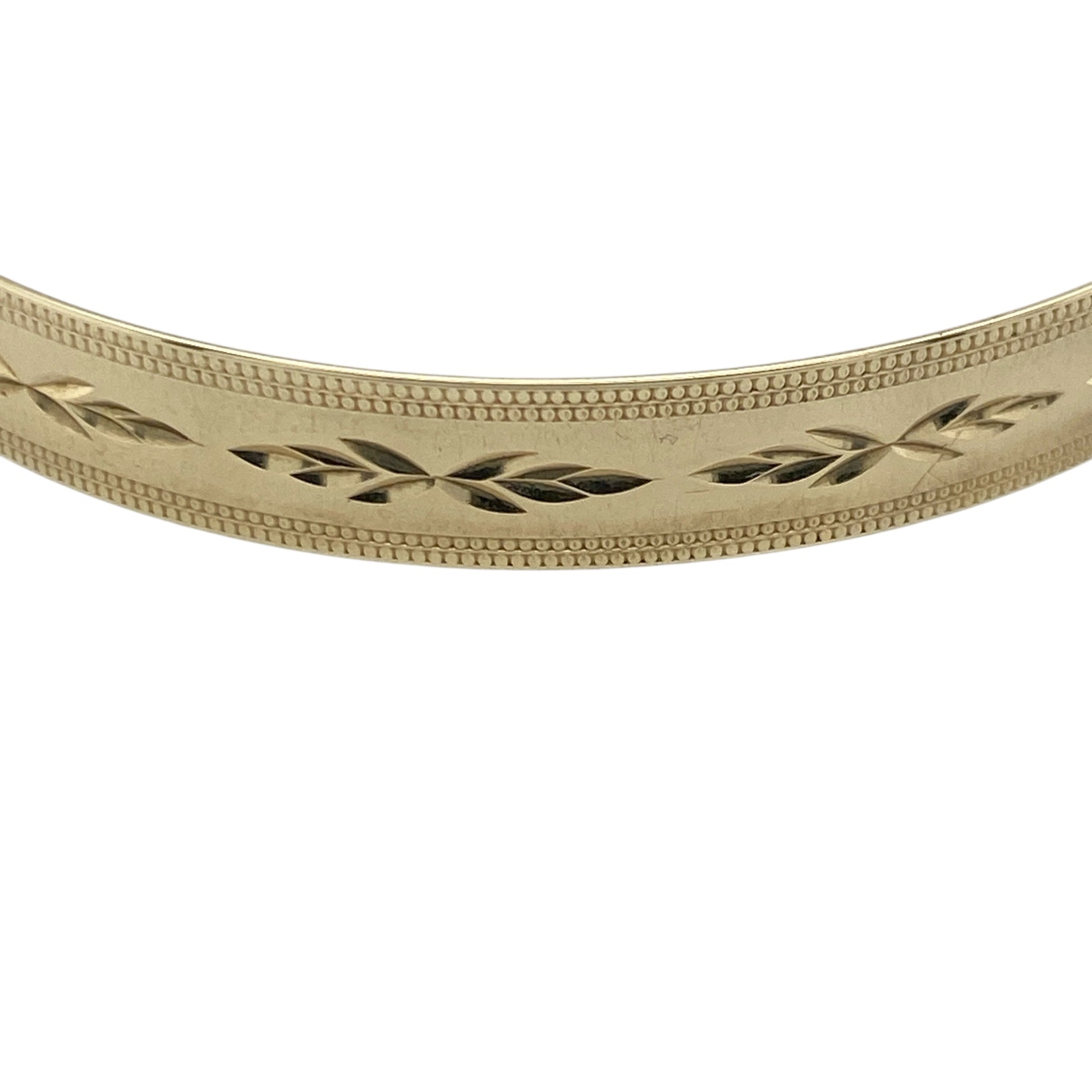 Add timeless charm and versatility to your collection with this pre-owned 9ct yellow solid gold patterned expanding bangle — a beautiful piece that combines classic design with practical elegance.

Design: The bangle features an intricate patterned finish across its surface, adding texture and visual appeal, while the expanding mechanism ensures a comfortable and flexible fit for the wearer.
Material: Made from solid 9-carat yellow gold, the warm tone enhances the detailed design and gives the piece a rich