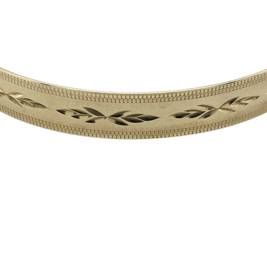 Add timeless charm and versatility to your collection with this pre-owned 9ct yellow solid gold patterned expanding bangle — a beautiful piece that combines classic design with practical elegance.

Design: The bangle features an intricate patterned finish across its surface, adding texture and visual appeal, while the expanding mechanism ensures a comfortable and flexible fit for the wearer.
Material: Made from solid 9-carat yellow gold, the warm tone enhances the detailed design and gives the piece a rich