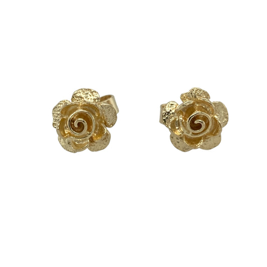 Add delicate charm and timeless simplicity to your collection with these pre-owned 9ct yellow gold flower stud earrings — a graceful design perfect for everyday elegance.

Design: Each earring features a classic flower motif with softly contoured petals, offering a subtle touch of femininity and refined style.
Material: Made from 9-carat yellow gold, the warm tone enhances the floral design and provides a polished, luxurious finish.
