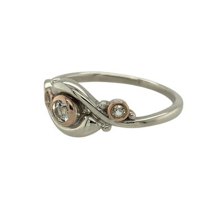 Capture natural beauty and serene elegance with this pre-owned 925 silver and white topaz Clogau Pistyll Rhaeadr ring, inspired by the breathtaking Welsh waterfall it’s named after—perfect for adding a touch of sparkle and meaning to your collection.

Design: The ring features flowing, organic lines that reflect the movement of cascading water, adorned with white topaz stones that shimmer like droplets in sunlight. The front of the ring measures 9mm high, creating a graceful and eye-catching design.