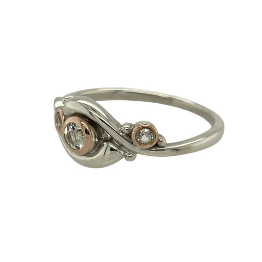 Capture natural beauty and serene elegance with this pre-owned 925 silver and white topaz Clogau Pistyll Rhaeadr ring, inspired by the breathtaking Welsh waterfall it’s named after—perfect for adding a touch of sparkle and meaning to your collection.

Design: The ring features flowing, organic lines that reflect the movement of cascading water, adorned with white topaz stones that shimmer like droplets in sunlight. The front of the ring measures 9mm high, creating a graceful and eye-catching design.