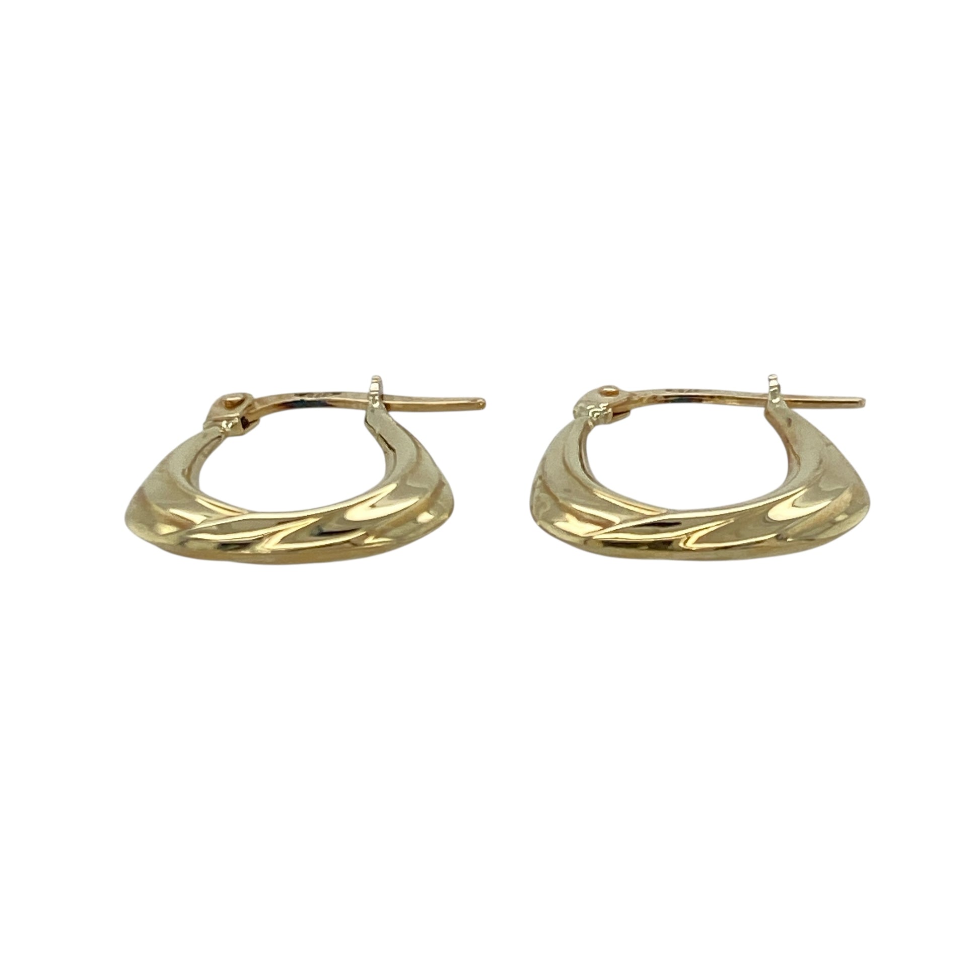 Add a playful touch of elegance to your style with these pre-owned 9ct yellow gold small handbag creole earrings, combining unique design with classic shine—perfect for everyday wear or gifting.

Design: Each earring features a charming handbag-shaped creole design, offering a fun twist on the traditional hoop style with smooth, polished detailing.
Material: Made from 9-carat yellow gold, the high-shine finish enhances the warm golden hue and adds a refined glow.