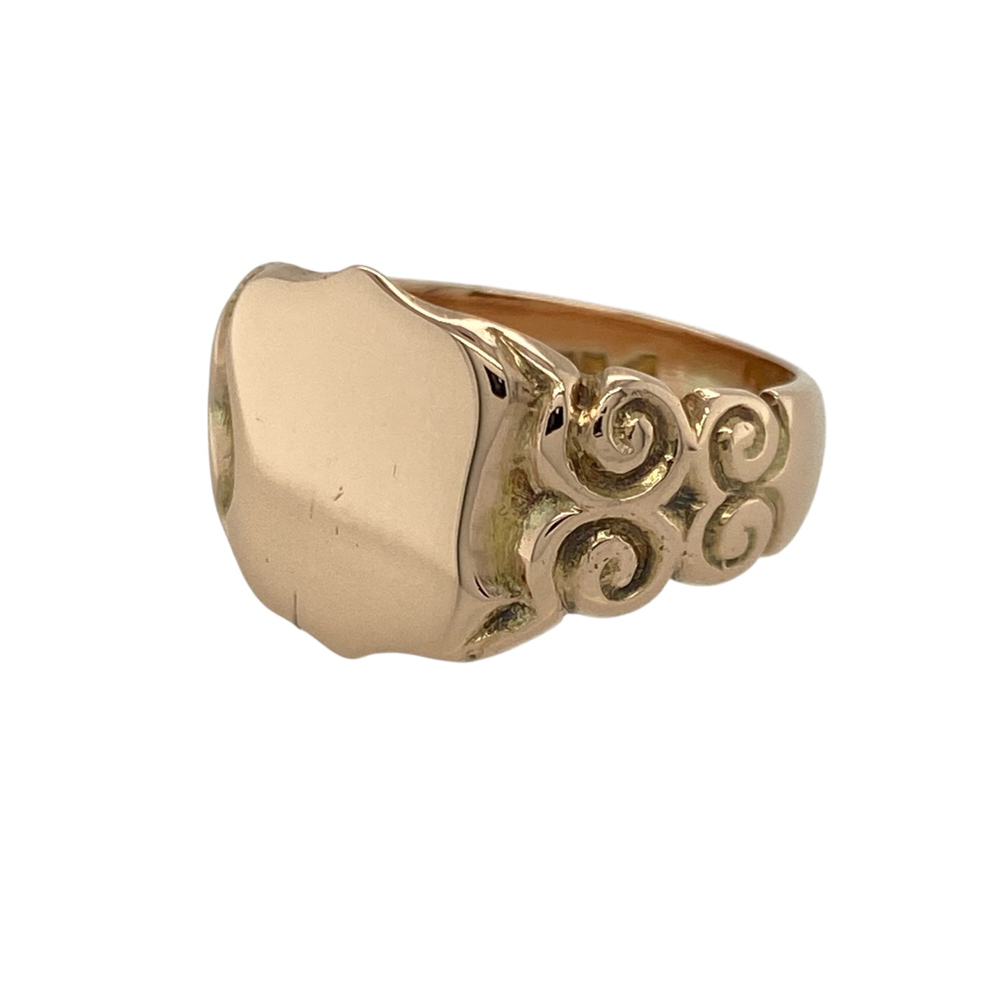 Bring vintage charm and refined craftsmanship to your collection with this pre-owned 9ct rose gold shield signet ring—a distinctive piece blending tradition with timeless style.

Design: The ring features a classic shield-shaped front measuring 13mm high, complemented by intricately scroll-patterned shoulders that add an elegant vintage touch.
Material: Made from 9-carat rose gold, the warm pink hue enhances the antique-inspired design and gives the ring a rich, sophisticated appearance.