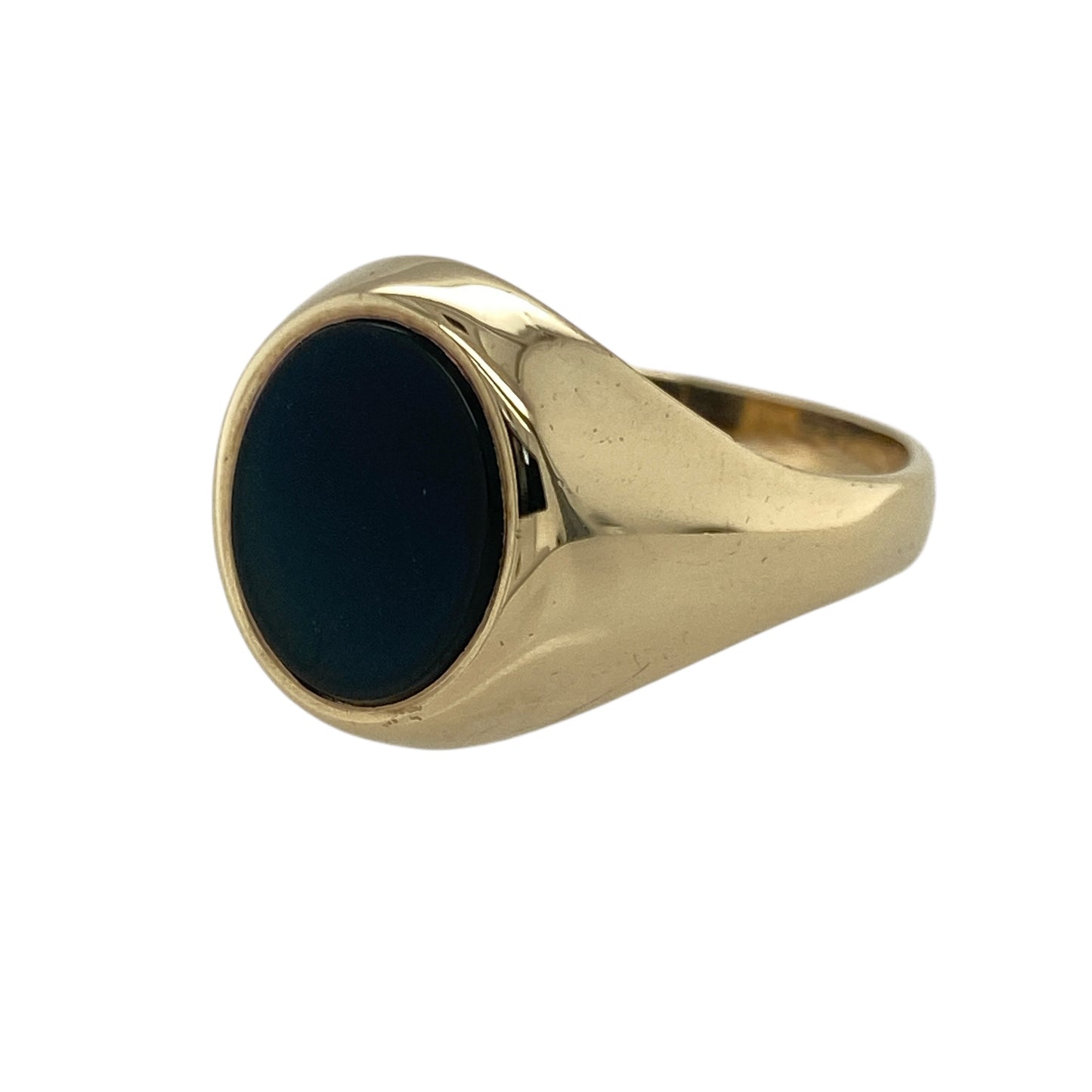 Bring bold sophistication and classic style to your collection with this pre-owned 9ct yellow gold and onyx set oval signet ring—a timeless design that combines strength with elegance.

Design: The ring features a striking 12mm by 10mm oval onyx stone, offering deep black contrast against the warm tone of the gold for a refined and powerful look.
Material: Made from 9-carat yellow gold, the polished finish enhances the smooth surface of the onyx and adds a luxurious shine.
