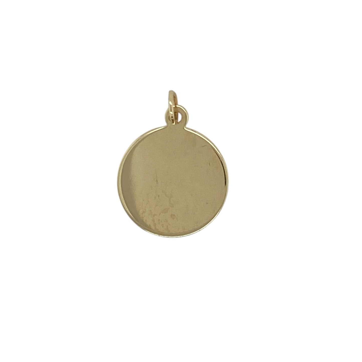 Bring subtle elegance and classic charm to your collection with this pre-owned 9ct yellow gold patterned round disc pendant—a timeless design perfect for everyday wear or layering.

Design: The pendant features a beautifully patterned round disc that catches the light with every movement, offering a refined and understated look.
Material: Made from 9-carat yellow gold, the polished finish enhances the intricate detailing and gives the piece a warm, radiant glow.