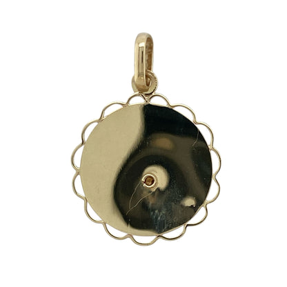 Bring faith and protection to your collection with this pre-owned 9ct yellow gold round scalloped edge St Christopher pendant—a classic and meaningful piece with timeless appeal.

Design: The pendant features a detailed depiction of St Christopher, the patron saint of travellers, framed by a scalloped edge that adds texture and elegance.
Material: Made from 9-carat yellow gold, the polished finish enhances the intricate detailing and gives the pendant a warm, radiant shine.