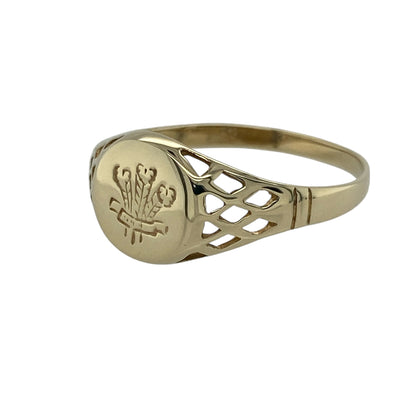 Bring heritage and elegant craftsmanship to your collection with this pre-owned 9ct yellow gold Welsh Three Feathers signet ring—a meaningful piece celebrating national pride and timeless style.

Design: The ring features the iconic Welsh Three Feathers emblem engraved on a 10mm high oval face, with basket-style open shoulders adding detail and character to the classic signet design.