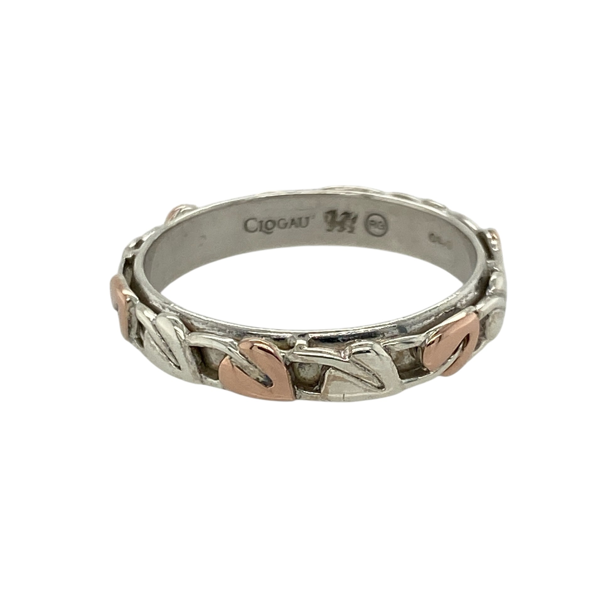 Bring heartfelt meaning and natural elegance to your collection with this pre-owned 925 silver with 9ct rose gold Clogau Cariad Tree of Life band ring—a beautiful design symbolising love, growth, and connection.

Design: The ring features Clogau’s iconic Tree of Life motif intertwined with the word Cariad—Welsh for “love”—creating a meaningful and romantic design.