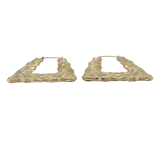 Add playful elegance and bold style to your look with these pre-owned 9ct yellow gold large patterned handbag creole earrings, combining unique design with classic shine—perfect for everyday wear or special occasions.

Design: Each earring features a distinctive handbag-shaped creole design with intricate patterned detailing that adds texture and character to the polished finish.