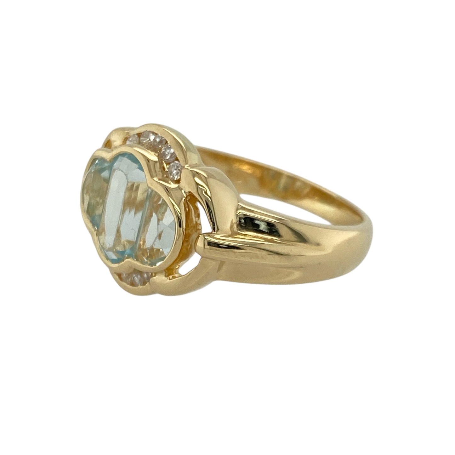 Add refined elegance and serene colour to your collection with this pre-owned 18ct yellow gold aquamarine and diamond dress ring, blending classic sophistication with luxurious sparkle—perfect for special occasions or timeless everyday style.

Design: The ring features a beautifully faceted aquamarine at its centre, radiating a soft blue hue complemented by sparkling diamond accents that enhance its brilliance and charm.
