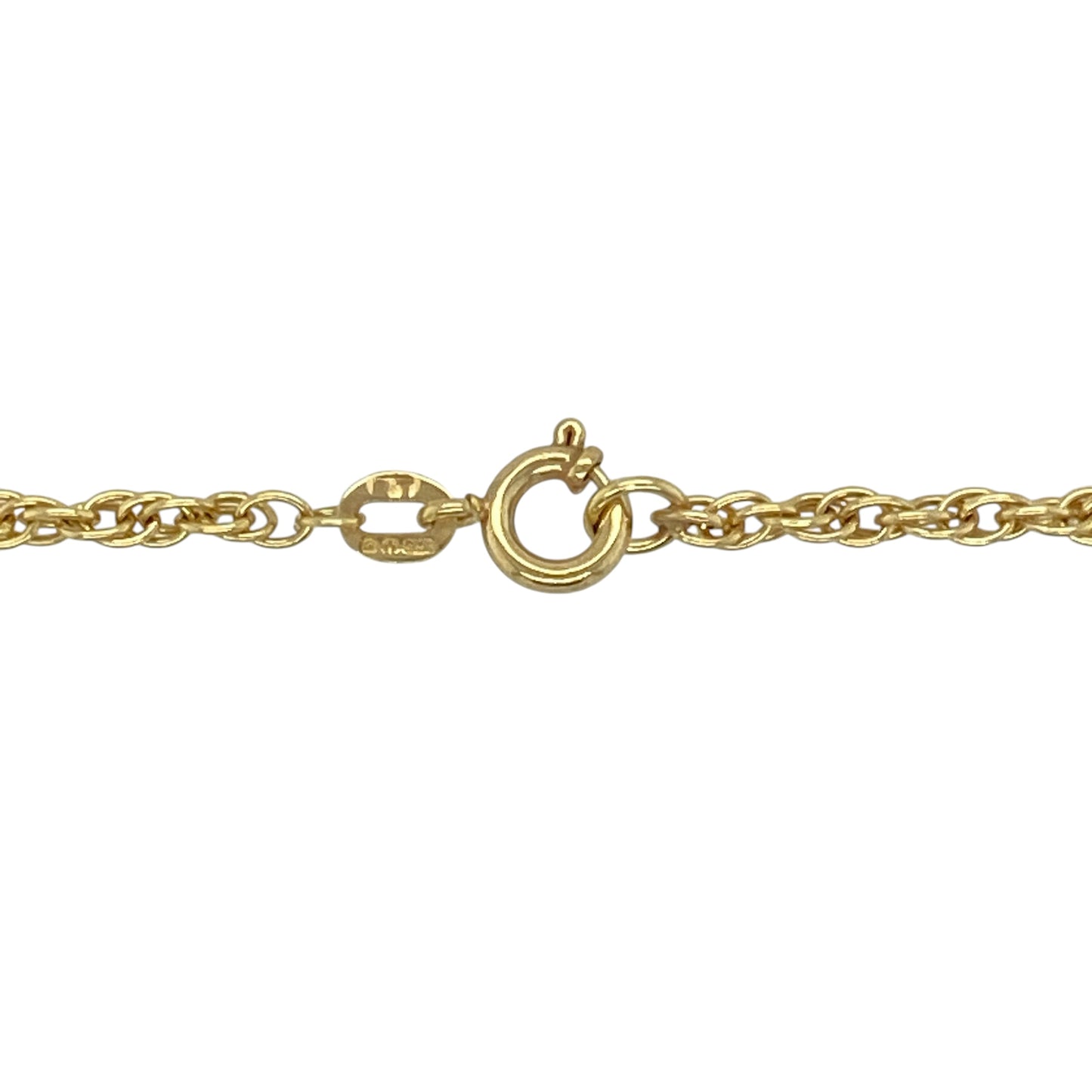 Add classic style and subtle sophistication to your look with this pre-owned 9ct yellow gold 18" Prince of Wales chain—ideal for everyday wear or layering with your favourite pendants.

Design: The chain features the traditional Prince of Wales link, known for its intricate, twisted pattern that reflects light beautifully and offers a luxurious finish.
Material: Made from 9-carat yellow gold, the polished surface enhances its warm golden tone for a timeless appearance.