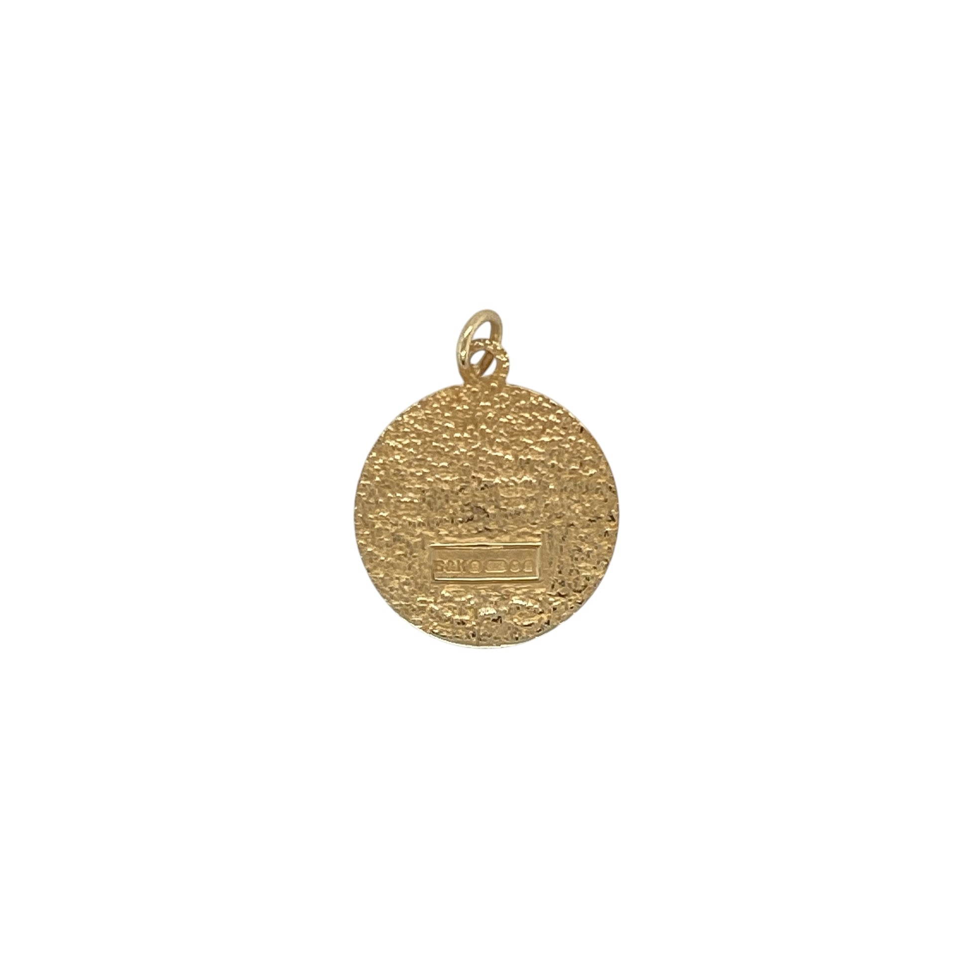 Celebrate faith and protection with this pre-owned 9ct yellow gold St. Christopher pendant—a meaningful symbol and timeless piece suitable for everyday wear or gifting.

Design: The pendant features the classic depiction of St. Christopher carrying the Christ child, representing safe travels and spiritual guidance.
Material: Made from 9-carat yellow gold, the polished finish enhances the detailed imagery and gives a warm, radiant glow.
