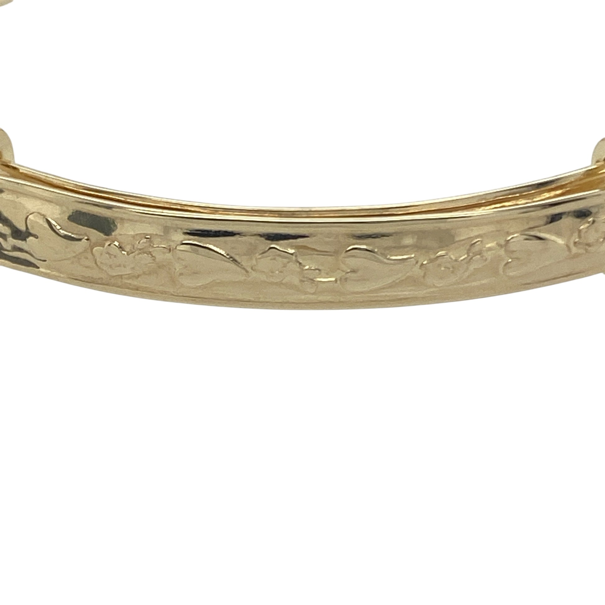 Celebrate a precious keepsake with this pre-owned 9ct yellow gold patterned expanding baby bangle—a timeless piece designed to grow alongside its wearer, making it a cherished gift for a special occasion.

Design: The bangle features an elegant engraved pattern that adds texture and charm, creating a classic look suitable for both boys and girls.
Material: Made from 9-carat yellow gold, the polished finish enhances the warm golden tone and highlights the fine detailing.
