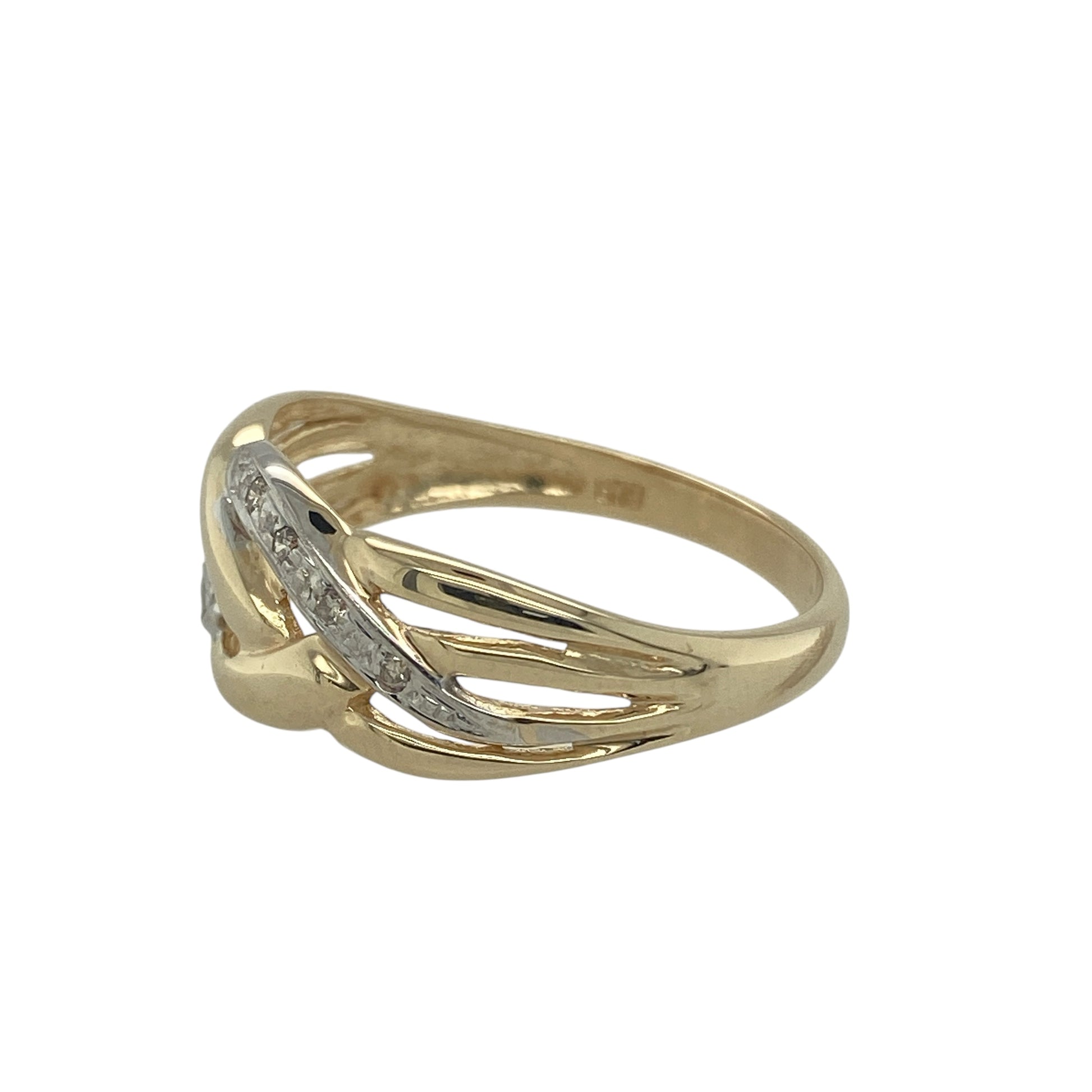 Add subtle sparkle and elegant texture to your collection with this pre-owned 9ct yellow gold diamond set plaited band ring—stylish, timeless, and perfect for everyday wear.

Design: The ring features an intricate plaited design adorned with sparkling diamonds, adding a refined touch of brilliance to its woven pattern.
Material: Made from 9-carat yellow gold, the polished finish enhances the warm tone of the metal and highlights the delicate diamond accents.
