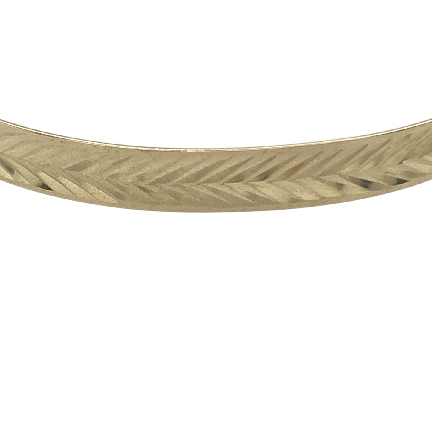Celebrate a precious moment with this pre-owned 9ct yellow gold patterned expanding children’s bangle—a timeless keepsake, perfect for a small child or baby.

Design: The bangle features an elegant engraved pattern that adds a touch of classic charm, making it a beautiful piece for everyday wear or special occasions.
Material: Made from 9-carat yellow gold, the polished finish enhances the warm golden tone and highlights the delicate detailing.
