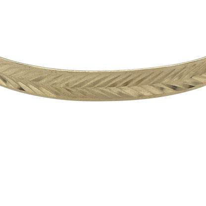 Celebrate a precious moment with this pre-owned 9ct yellow gold patterned expanding children’s bangle—a timeless keepsake, perfect for a small child or baby.

Design: The bangle features an elegant engraved pattern that adds a touch of classic charm, making it a beautiful piece for everyday wear or special occasions.
Material: Made from 9-carat yellow gold, the polished finish enhances the warm golden tone and highlights the delicate detailing.
