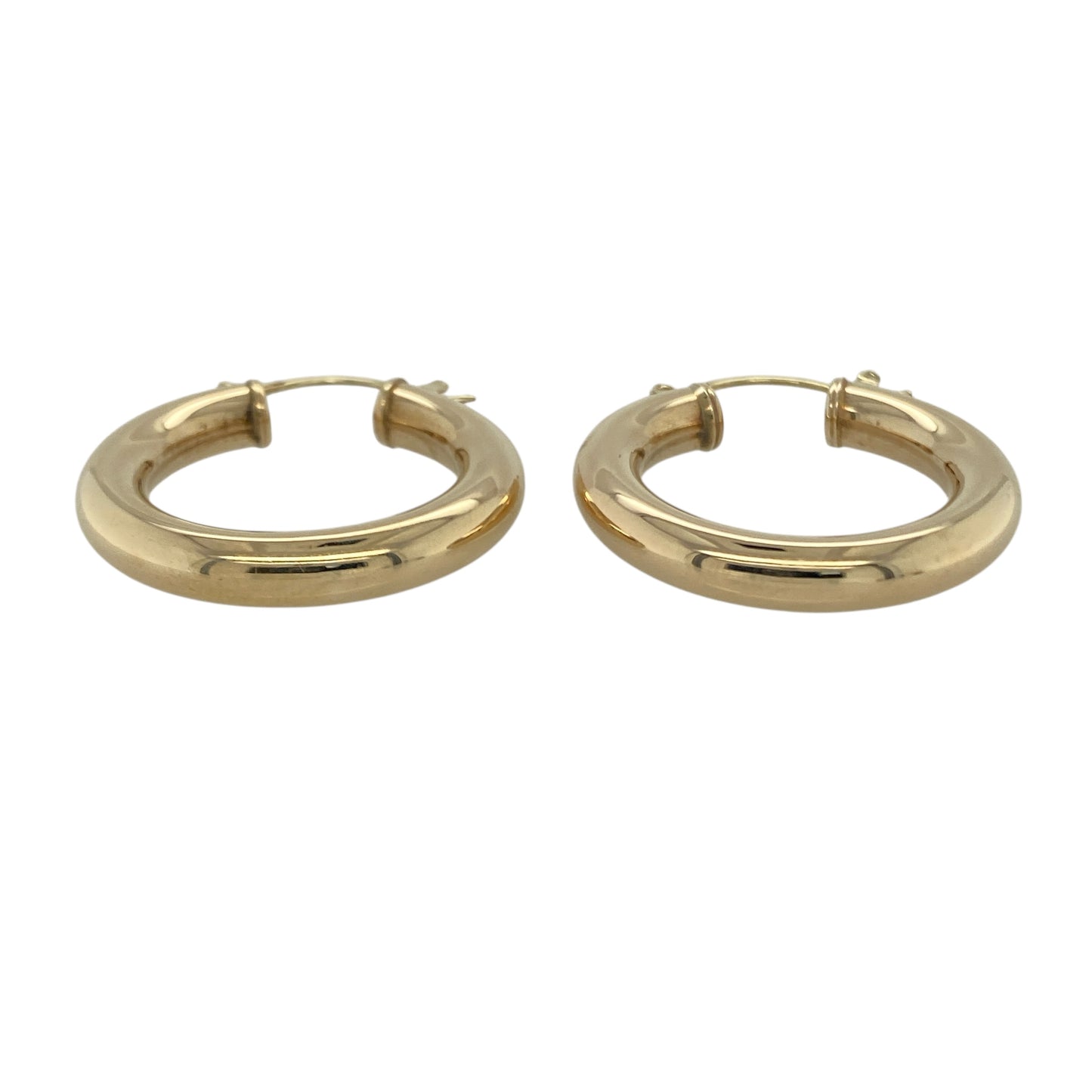 Bring classic shine and timeless simplicity to your collection with these pre-owned 9ct yellow gold plain hoop tube creole earrings—an elegant staple for any jewellery wardrobe.

Design: Featuring a smooth tube-style hoop in a traditional creole shape, these earrings offer a clean and polished look that suits any occasion.
Material: Made in 9-carat yellow gold, the bright polished finish adds a warm, radiant glow.