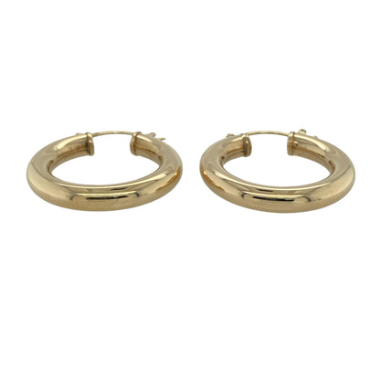 Bring classic shine and timeless simplicity to your collection with these pre-owned 9ct yellow gold plain hoop tube creole earrings—an elegant staple for any jewellery wardrobe.

Design: Featuring a smooth tube-style hoop in a traditional creole shape, these earrings offer a clean and polished look that suits any occasion.
Material: Made in 9-carat yellow gold, the bright polished finish adds a warm, radiant glow.