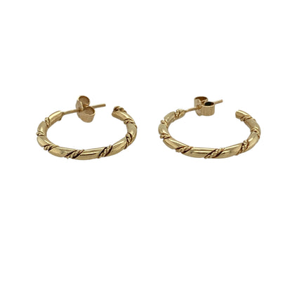 Bring refined texture and classic shine to your collection with these pre-owned 9ct yellow gold twist-patterned half hoop stud earrings—an elegant pair with timeless appeal.

Design: Featuring a stylish half hoop shape detailed with a subtle twist pattern, these earrings offer a graceful blend of texture and shine.
Material: Made in 9-carat yellow gold, the polished finish enhances the twisted design with a warm, radiant glow.