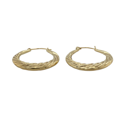 Bring elegant texture and classic shine to your collection with these pre-owned 9ct yellow gold twisted patterned hoop creole earrings—an eye-catching pair with timeless appeal.

Design: Featuring a traditional creole hoop enhanced with a twisted pattern, these earrings offer a stylish blend of texture and smooth curves.
Material: Made in 9-carat yellow gold, the polished finish highlights the twisted detailing with a warm, radiant glow.