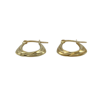 Bring charming detail and classic shine to your collection with these pre-owned 9ct gold small crossover-detail handbag creole earrings—an elegant and playful pair with timeless appeal.

Design: Featuring a petite creole shape with a stylish crossover detail reminiscent of a handbag clasp, these earrings offer a unique and delicate focal point.
Material: Made in 9-carat gold, the polished finish provides a warm, radiant glow that enhances the fine detailing.