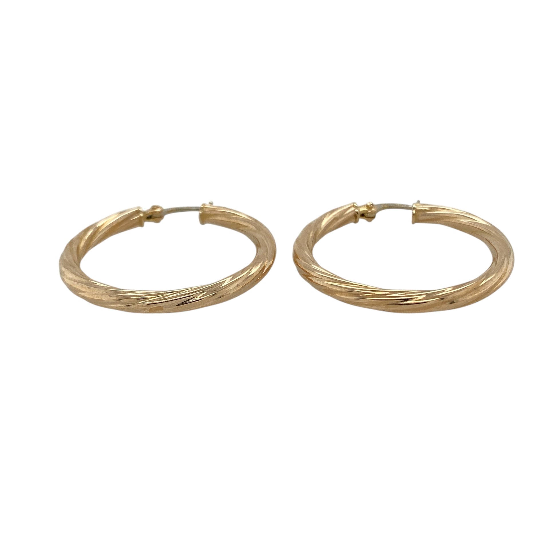 Bring elegant texture and timeless shine to your collection with these pre-owned 9ct yellow gold twisted hoop creole earrings—an eye-catching pair for any occasion.

Design: Featuring a traditional creole hoop enhanced with a refined twisted pattern, these earrings offer a stylish blend of texture and smooth curves.
Material: Made in 9-carat yellow gold, the polished finish highlights the twist detailing with a warm, radiant glow.