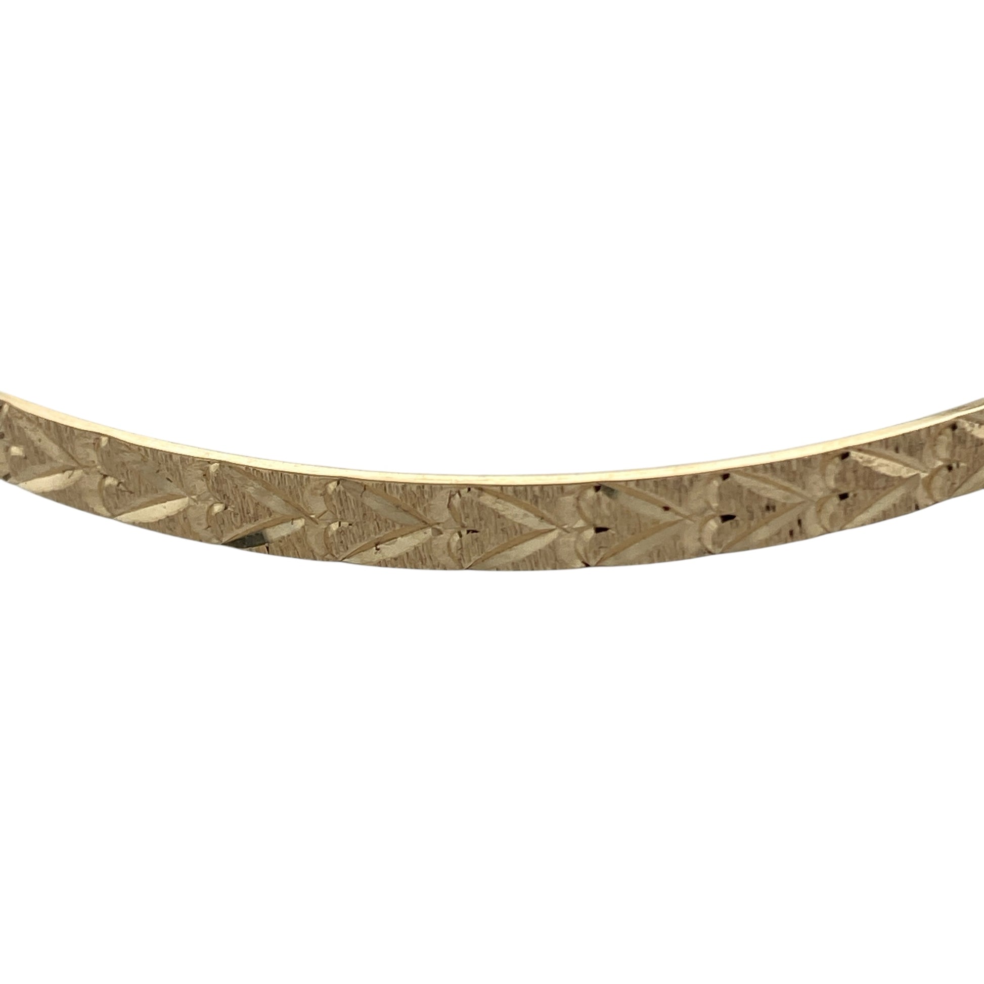 Bring romantic charm and timeless shine to your collection with this pre-owned 9ct yellow solid gold heart-patterned bangle—an elegant piece with classic appeal.

Design: Featuring a 4mm-wide band adorned with a delicate heart pattern, the bangle offers a sweet and refined decorative finish.
Material: Made in solid 9-carat yellow gold, the polished surface enhances the patterned detailing with a warm, radiant glow.