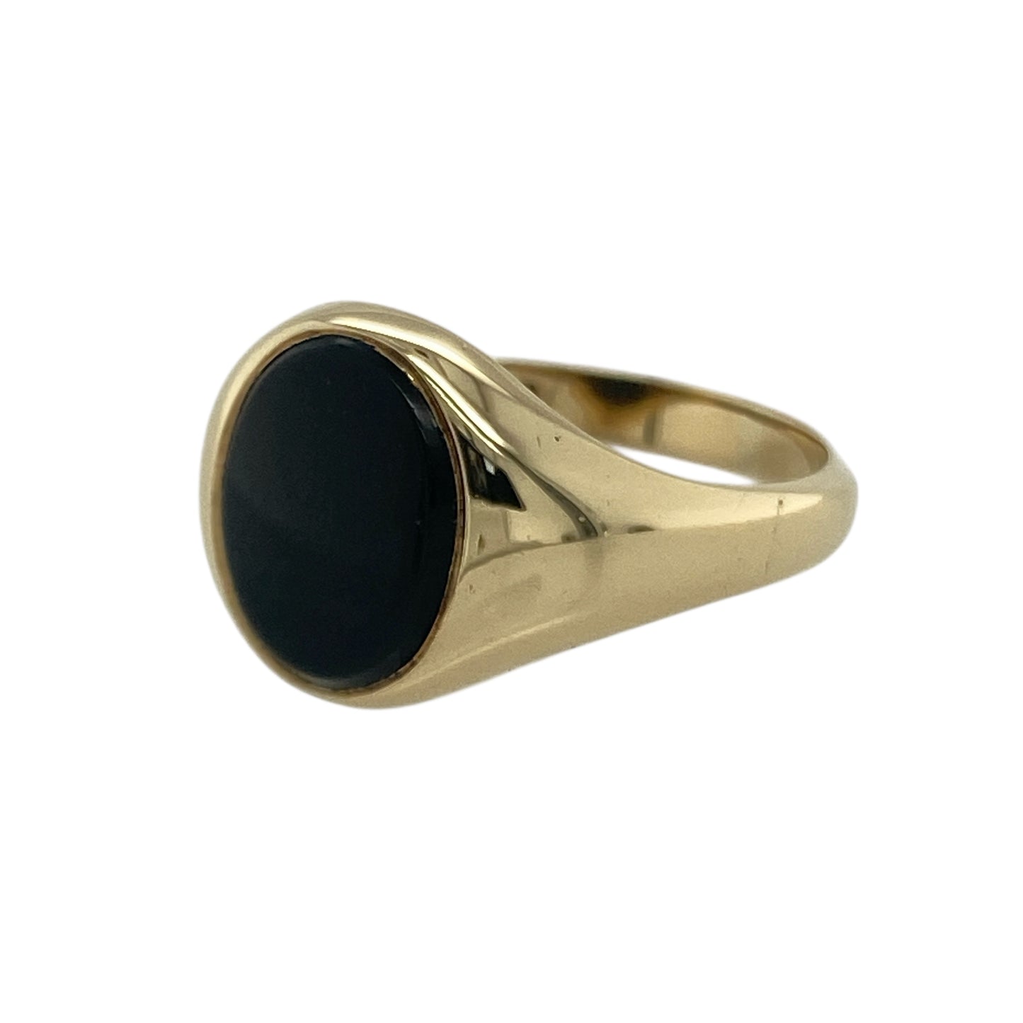 Bring bold elegance and vintage charm to your collection with this pre-owned 9ct yellow gold and onyx oval signet ring—an eye-catching piece that balances classic styling with striking contrast.

Design: Featuring a smooth 10mm by 8mm oval onyx stone, the ring offers a deep black focal point with a traditional signet silhouette.
Material: Made in 9-carat yellow gold, the warm tone of the band enhances the richness of the onyx.