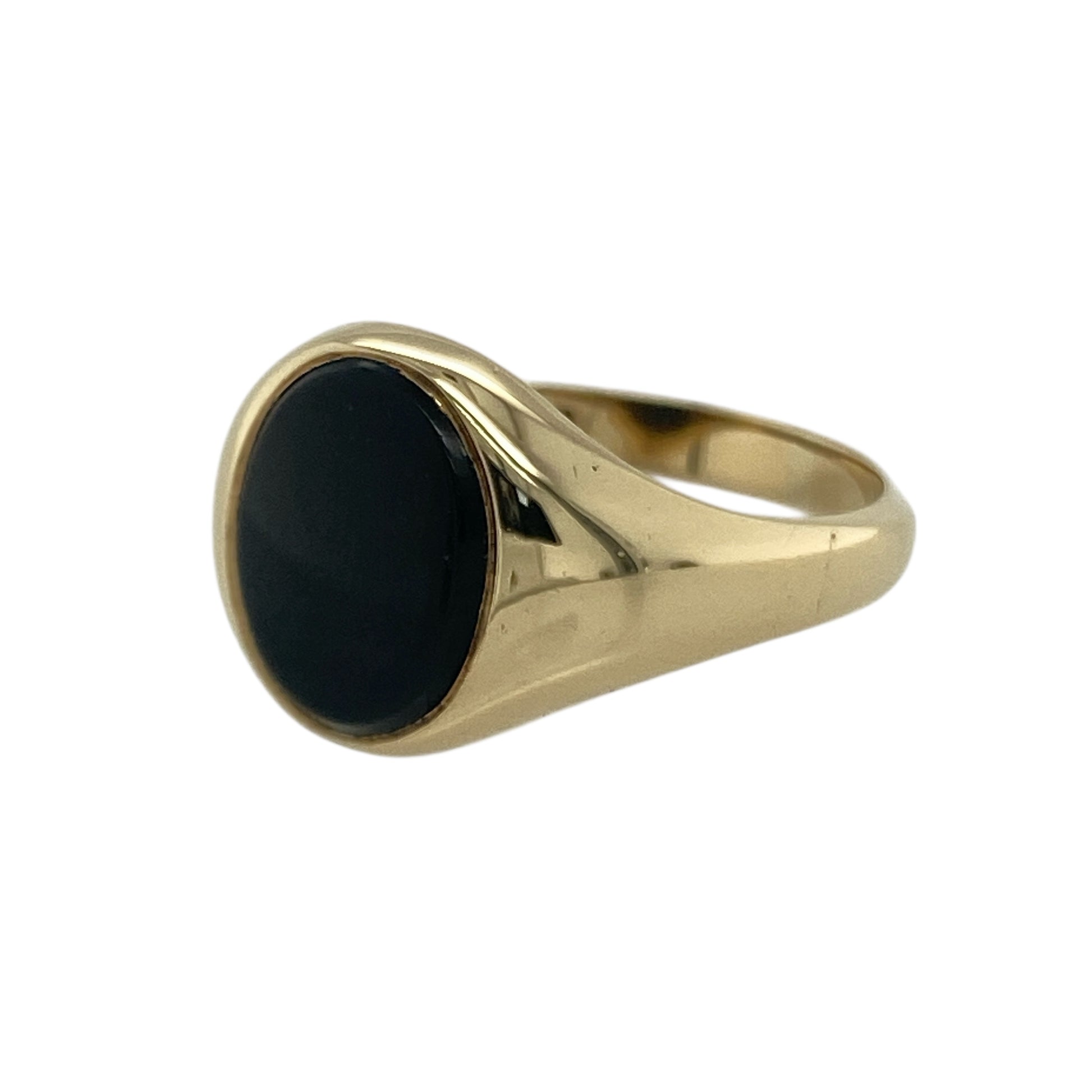Bring bold elegance and vintage charm to your collection with this pre-owned 9ct yellow gold and onyx oval signet ring—an eye-catching piece that balances classic styling with striking contrast.

Design: Featuring a smooth 10mm by 8mm oval onyx stone, the ring offers a deep black focal point with a traditional signet silhouette.
Material: Made in 9-carat yellow gold, the warm tone of the band enhances the richness of the onyx.